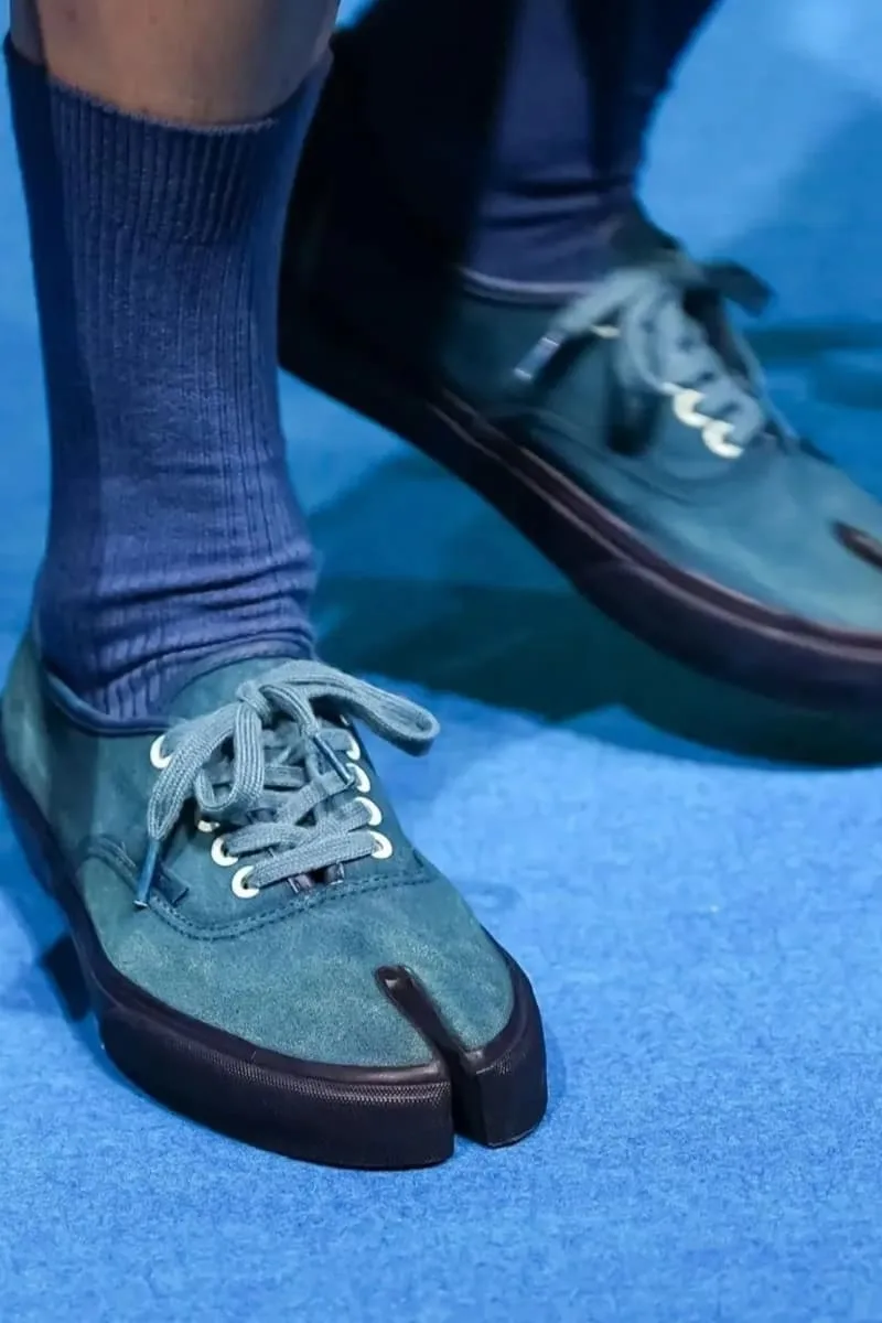Premières images de la collaboration FDMTL Vans Authentic Tabi automne/hiver 2026