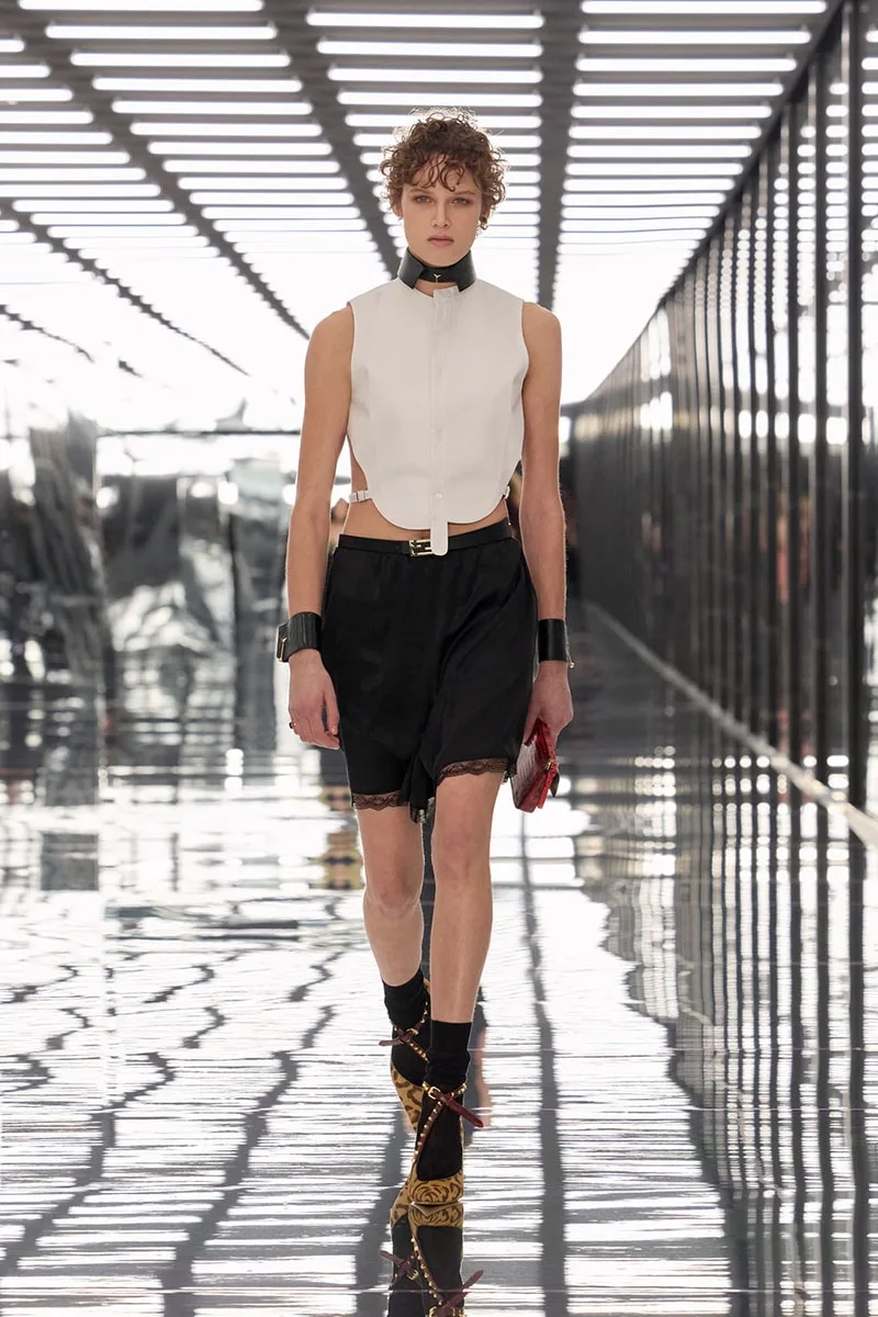fendi-ss27-maria-grazia-chiuri-sublime-la-forme-moderne/carousel-1.jpg