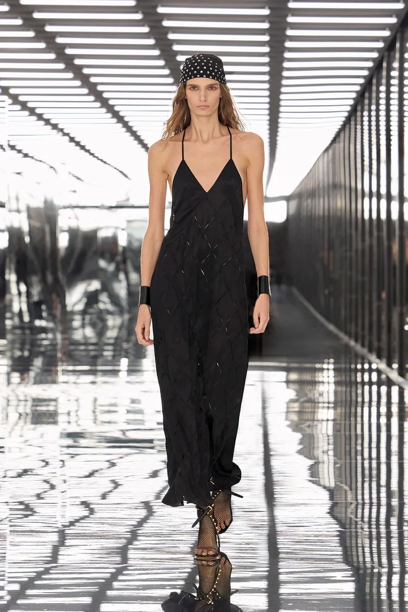 fendi-ss27-maria-grazia-chiuri-sublime-la-forme-moderne/carousel-12.jpg