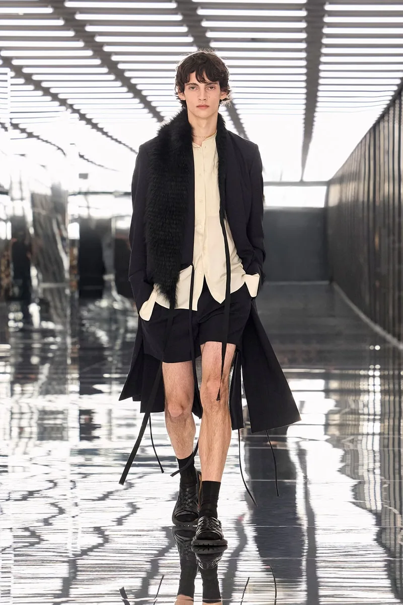 fendi-ss27-maria-grazia-chiuri-sublime-la-forme-moderne/carousel-14.jpg