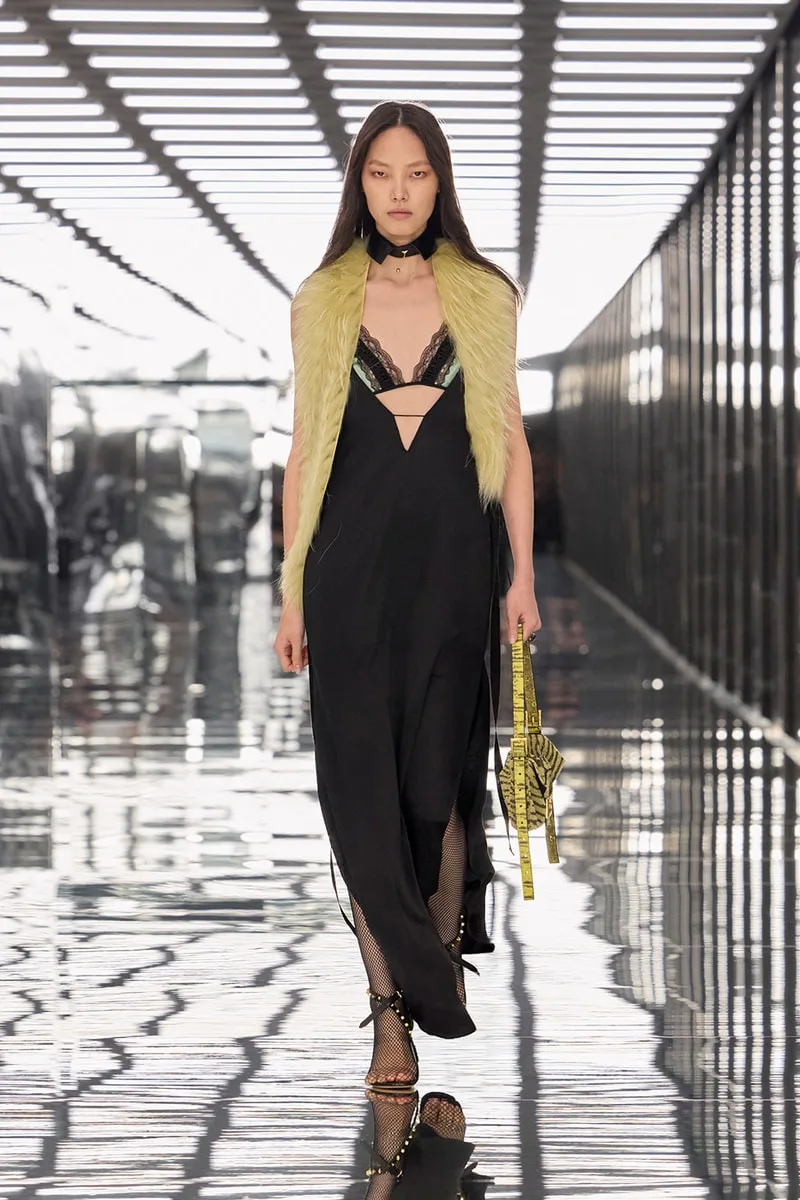 fendi-ss27-maria-grazia-chiuri-sublime-la-forme-moderne/carousel-4.jpg
