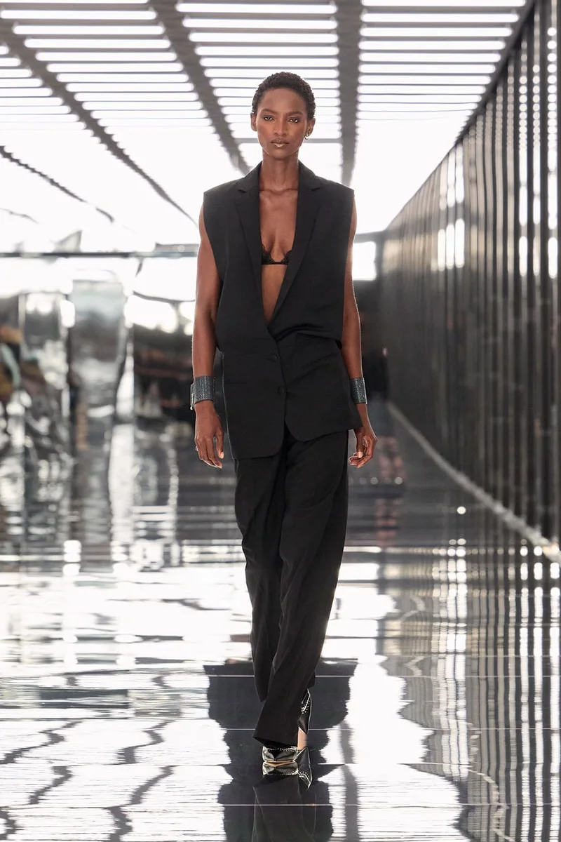 fendi-ss27-maria-grazia-chiuri-sublime-la-forme-moderne/carousel-9.jpg