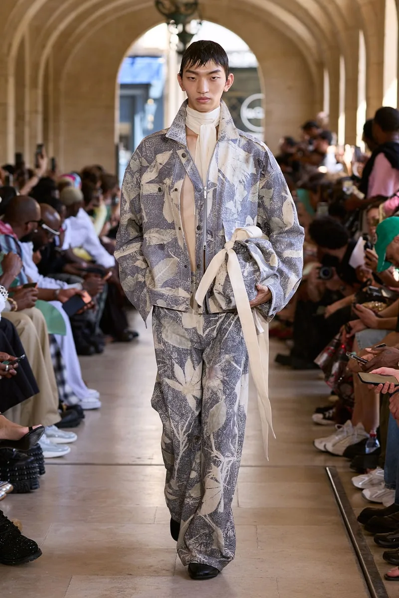 feng-chen-wang-fusion-de-lest-et-de-louest-a-paris/carousel-1.jpg
