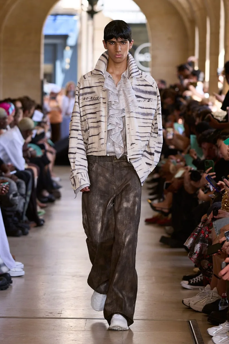 feng-chen-wang-fusion-de-lest-et-de-louest-a-paris/carousel-7.jpg