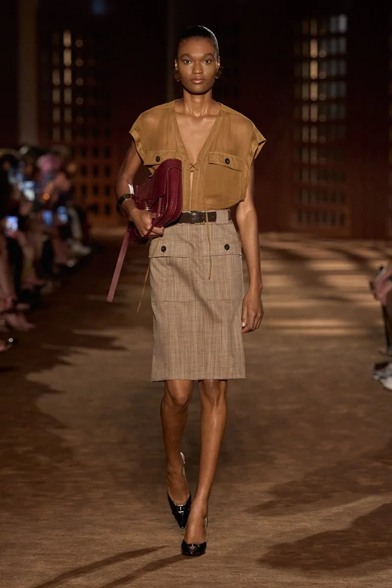 ferragamo-ss27-le-style-1940-revisite-avec-modernite/carousel-11.jpg