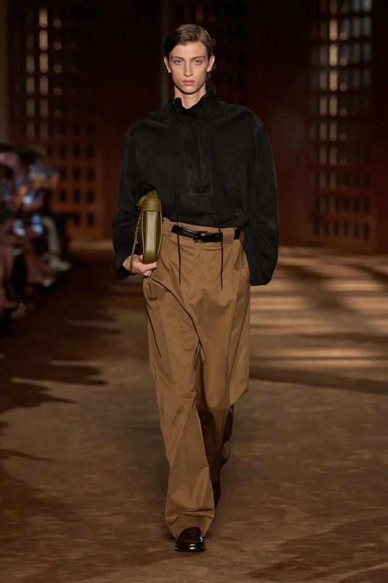 ferragamo-ss27-le-style-1940-revisite-avec-modernite/carousel-15.jpg