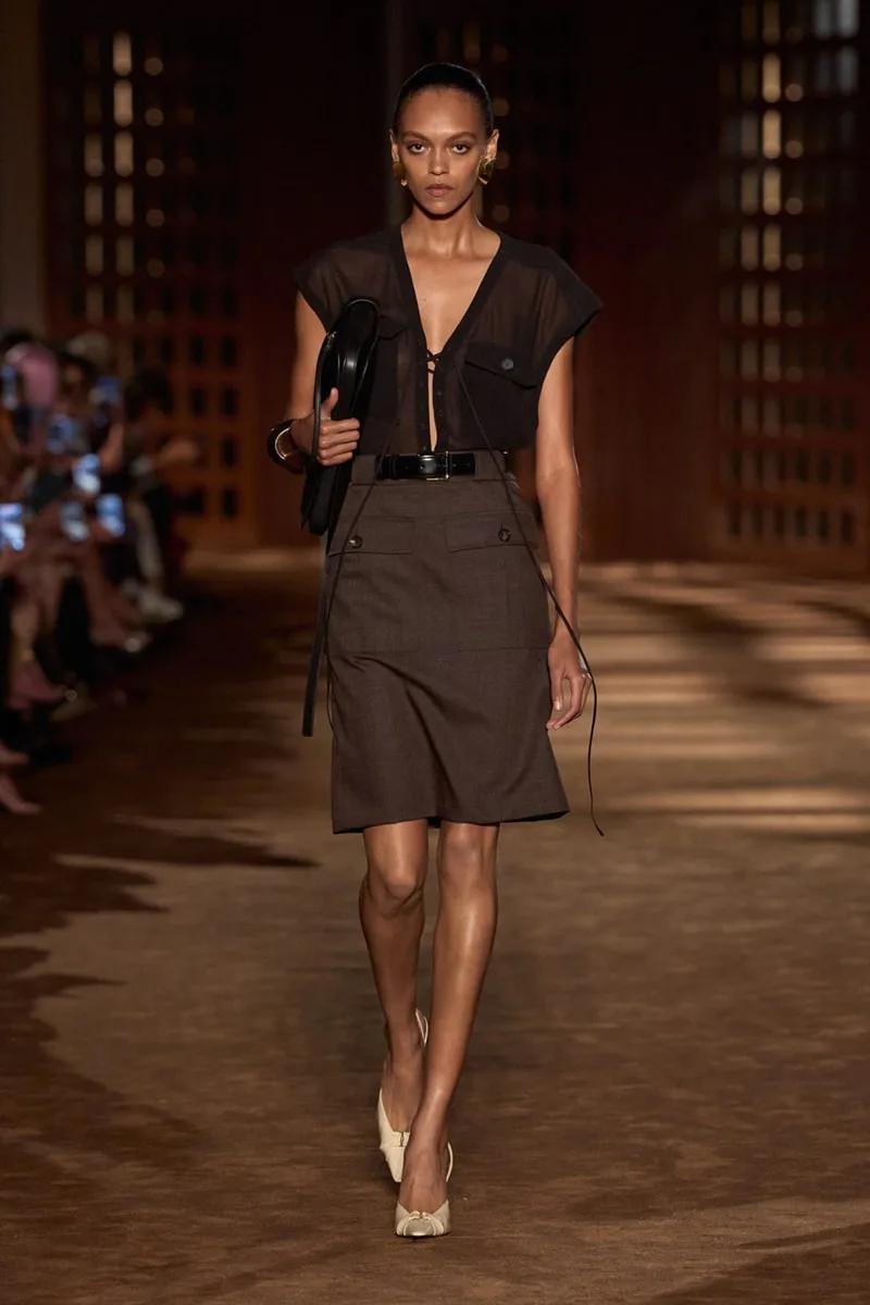 ferragamo-ss27-le-style-1940-revisite-avec-modernite/carousel-2.jpg
