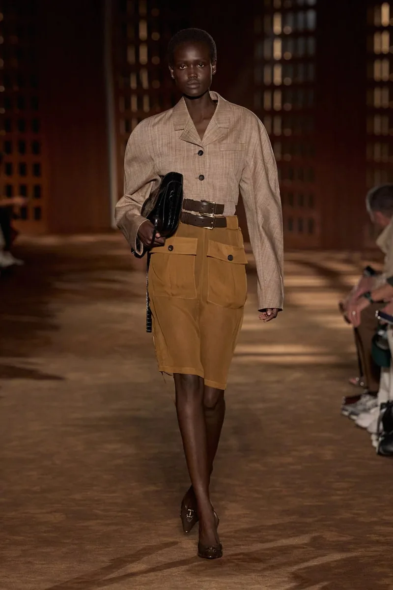 ferragamo-ss27-le-style-1940-revisite-avec-modernite/carousel-6.jpg