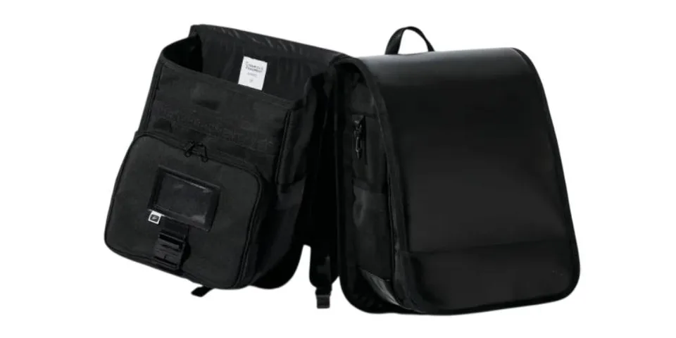 Sac à dos noir ouvert avec poche visible