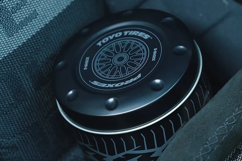g-shock-x-toyo-tires-une-montre-inspiree-du-proxes-sport-r/carousel-5.jpg