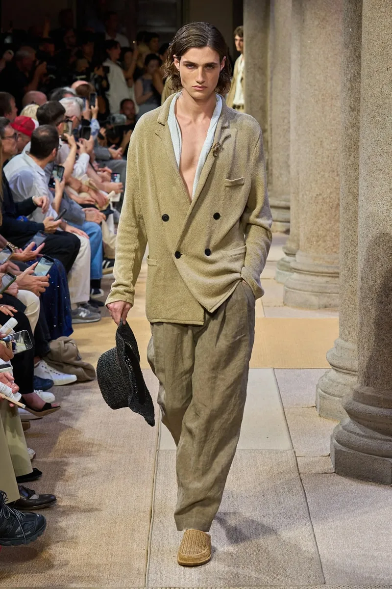 giorgio-armani-vers-une-elegance-decontractee-ss27/carousel-15.jpg
