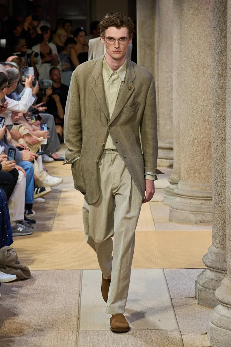 giorgio-armani-vers-une-elegance-decontractee-ss27/carousel-3.jpg