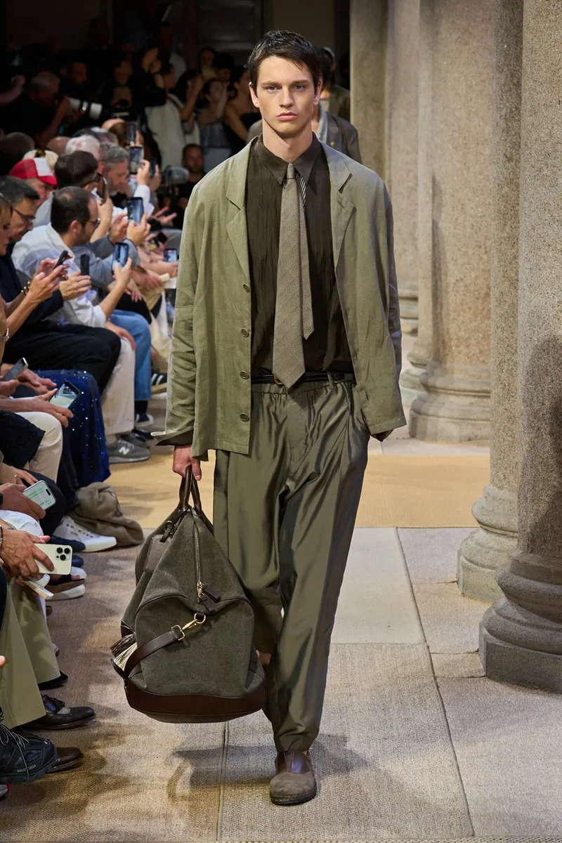 giorgio-armani-vers-une-elegance-decontractee-ss27/carousel-4.jpg