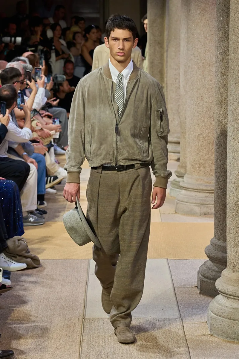 giorgio-armani-vers-une-elegance-decontractee-ss27/carousel-7.jpg