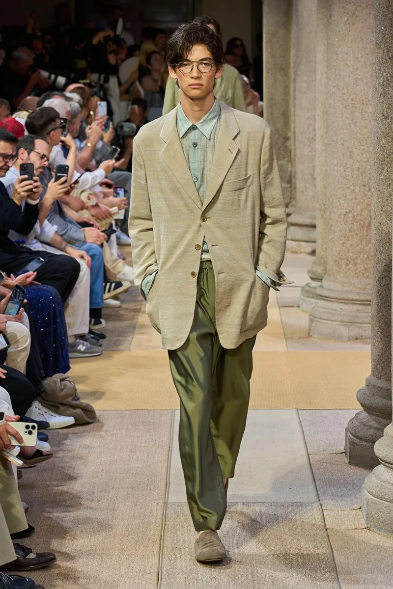 giorgio-armani-vers-une-elegance-decontractee-ss27/carousel-8.jpg