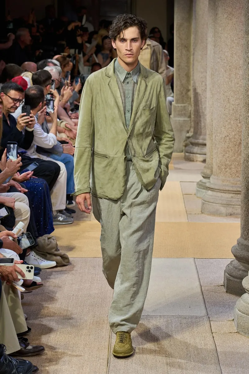 giorgio-armani-vers-une-elegance-decontractee-ss27/carousel-9.jpg