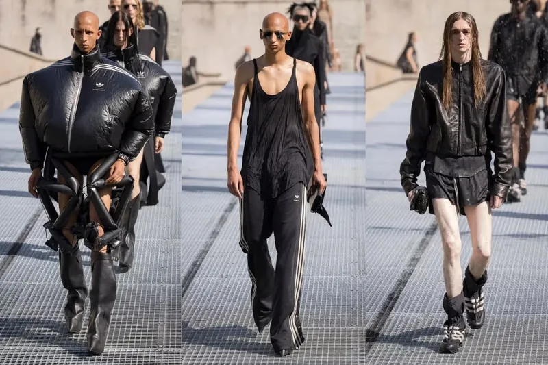 Défilé de mode avec vêtements noirs et modèles sur un podium.