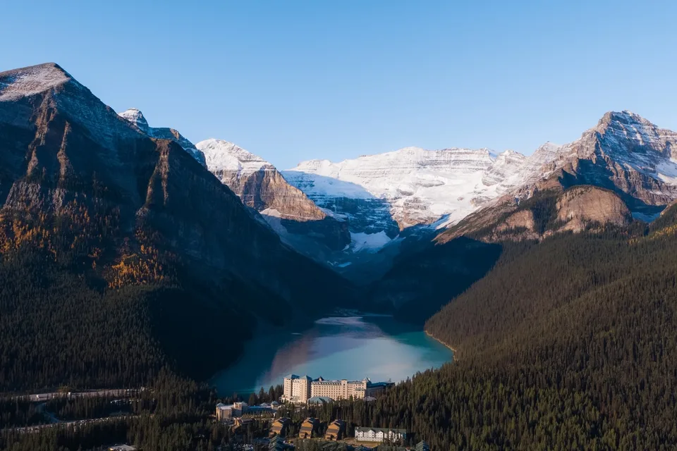 Parcours de golf, paysages de montagne et moments de détente au Fairmont Banff Springs, au Château Lake Louise et au Jasper Park Lodge