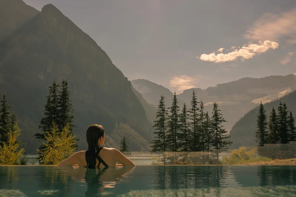 Parcours de golf, paysages de montagne et moments de détente au Fairmont Banff Springs, au Château Lake Louise et au Jasper Park Lodge