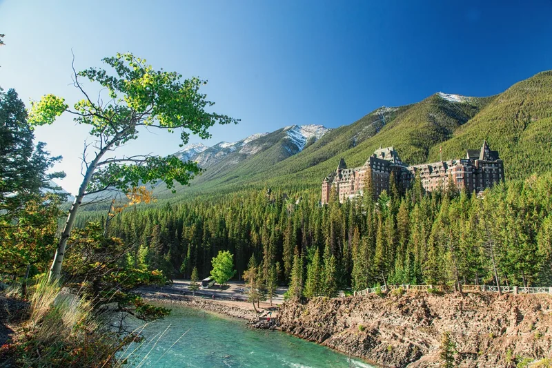 Parcours de golf, paysages de montagne et bien-être au Fairmont Banff Springs, au Château Lake Louise et au Jasper Park Lodge