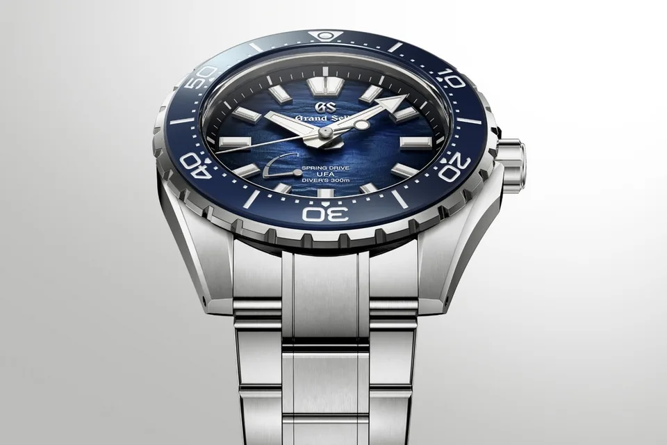 grand-seiko-ushio-plongee-dans-la-polyvalence/carousel-3.jpg