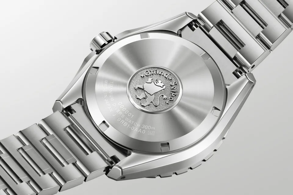 grand-seiko-ushio-plongee-dans-la-polyvalence/carousel-6.jpg