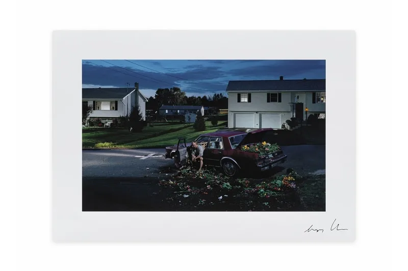 gregory-crewdson-lobscurite-des-banlieues-revelee/carousel-3.jpg
