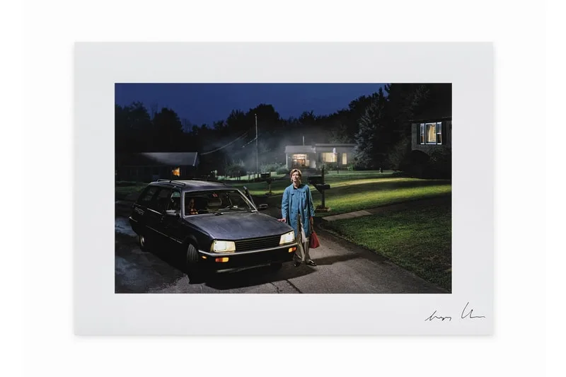 gregory-crewdson-lobscurite-des-banlieues-revelee/carousel-6.jpg
