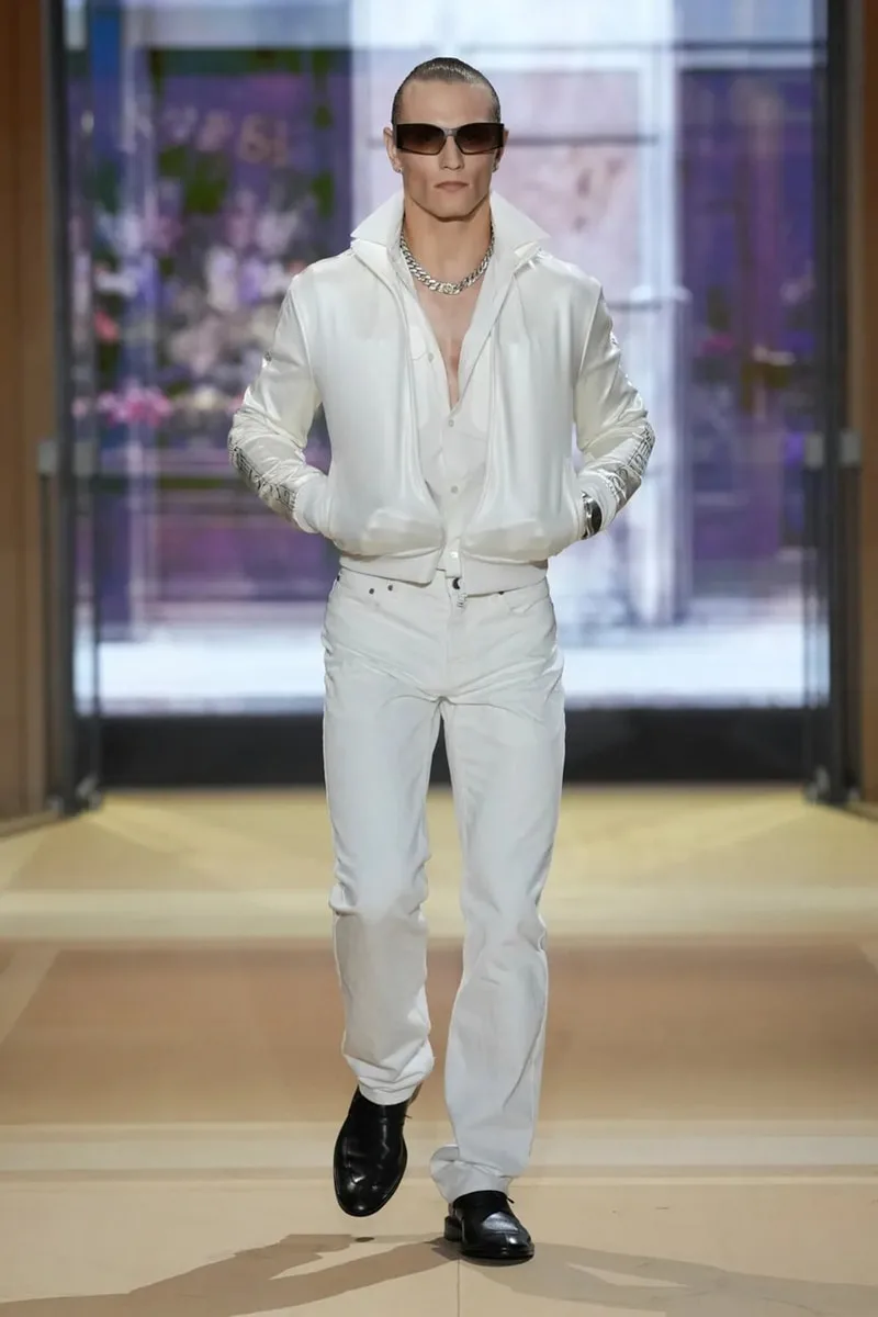 gucci-ss27-demna-devoile-sa-vision-personnelle/carousel-15.jpg