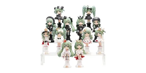 Figurines d'échecs et personnages verts stylisés en disposition.