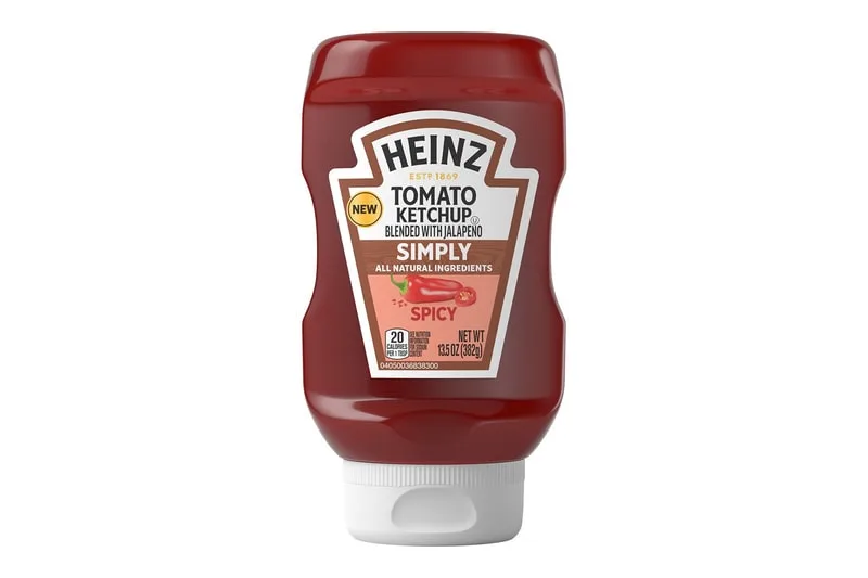 Bouteille de ketchup Heinz épicé avec piment jalapeño