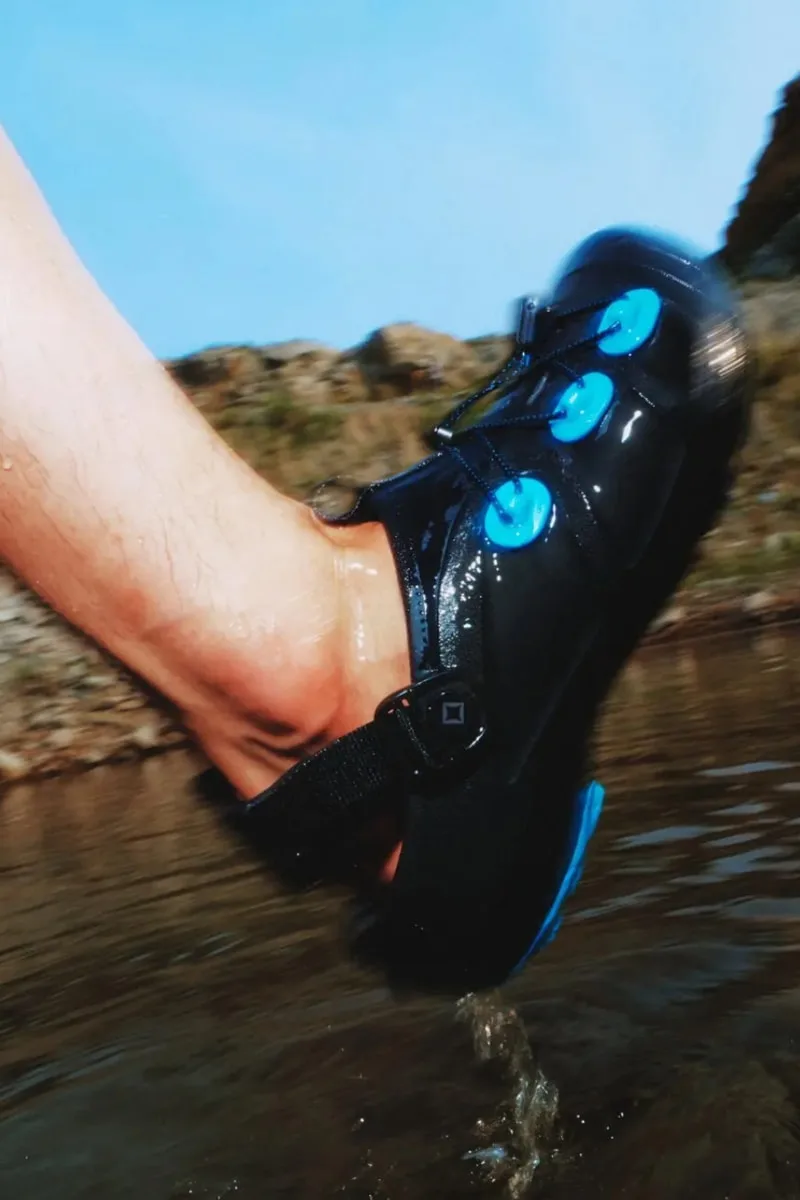helinox-x-crocs-un-sabot-lumineux-et-utilitaire/carousel-5.jpg