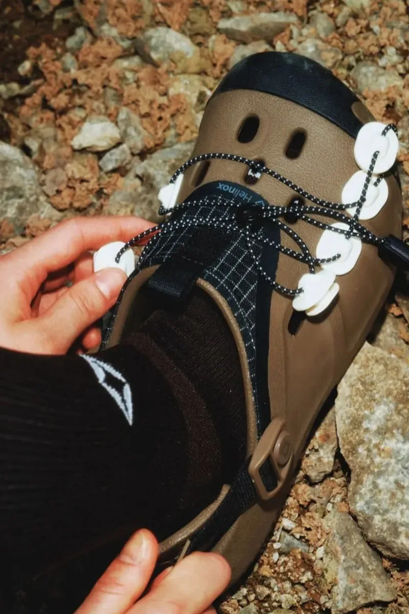 helinox-x-crocs-un-sabot-lumineux-et-utilitaire/carousel-8.jpg