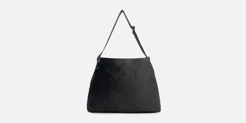 Sac à bandoulière noir sur fond blanc