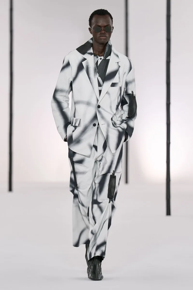 im-men-hommage-a-lart-asiatique-dans-sa-collection-ss27/carousel-6.jpg