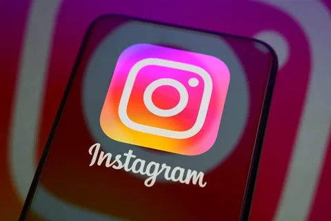 Logo Instagram sur écran de smartphone.