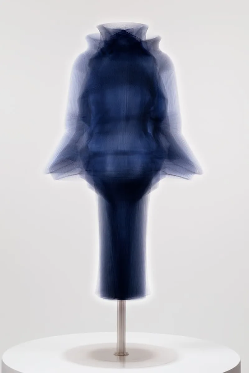 issey-miyake-une-nouvelle-adresse-phare-a-paris/carousel-4.jpg