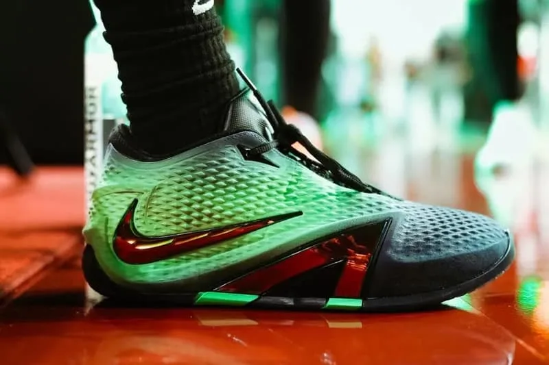ja-morant-devoile-la-nike-ja-4-avec-cinq-couleurs-audacieuses/carousel-2.jpg