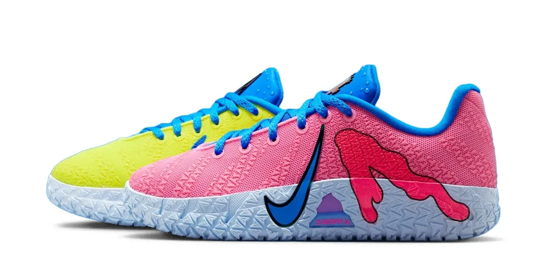 Chaussures de sport multicolores avec des motifs audacieux.