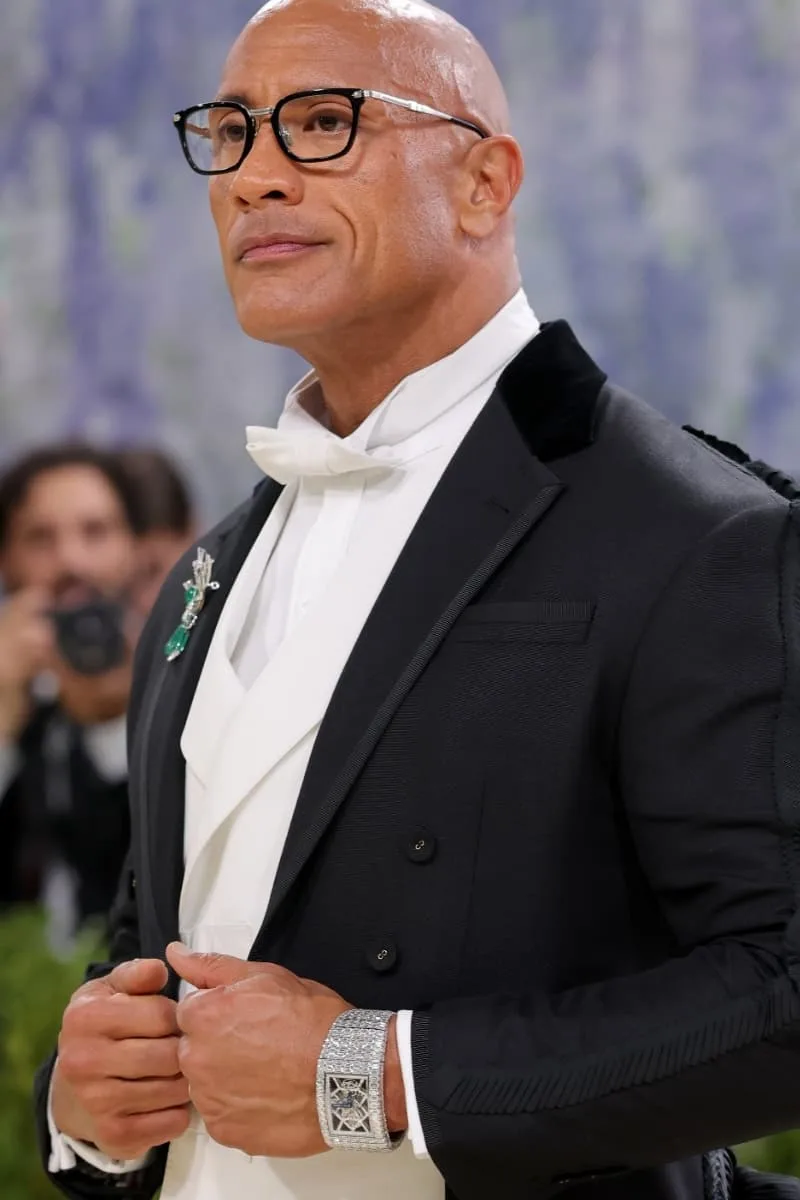 jacob-et-co-eclat-au-poignet-de-the-rock-au-met-gala/carousel-2.jpg