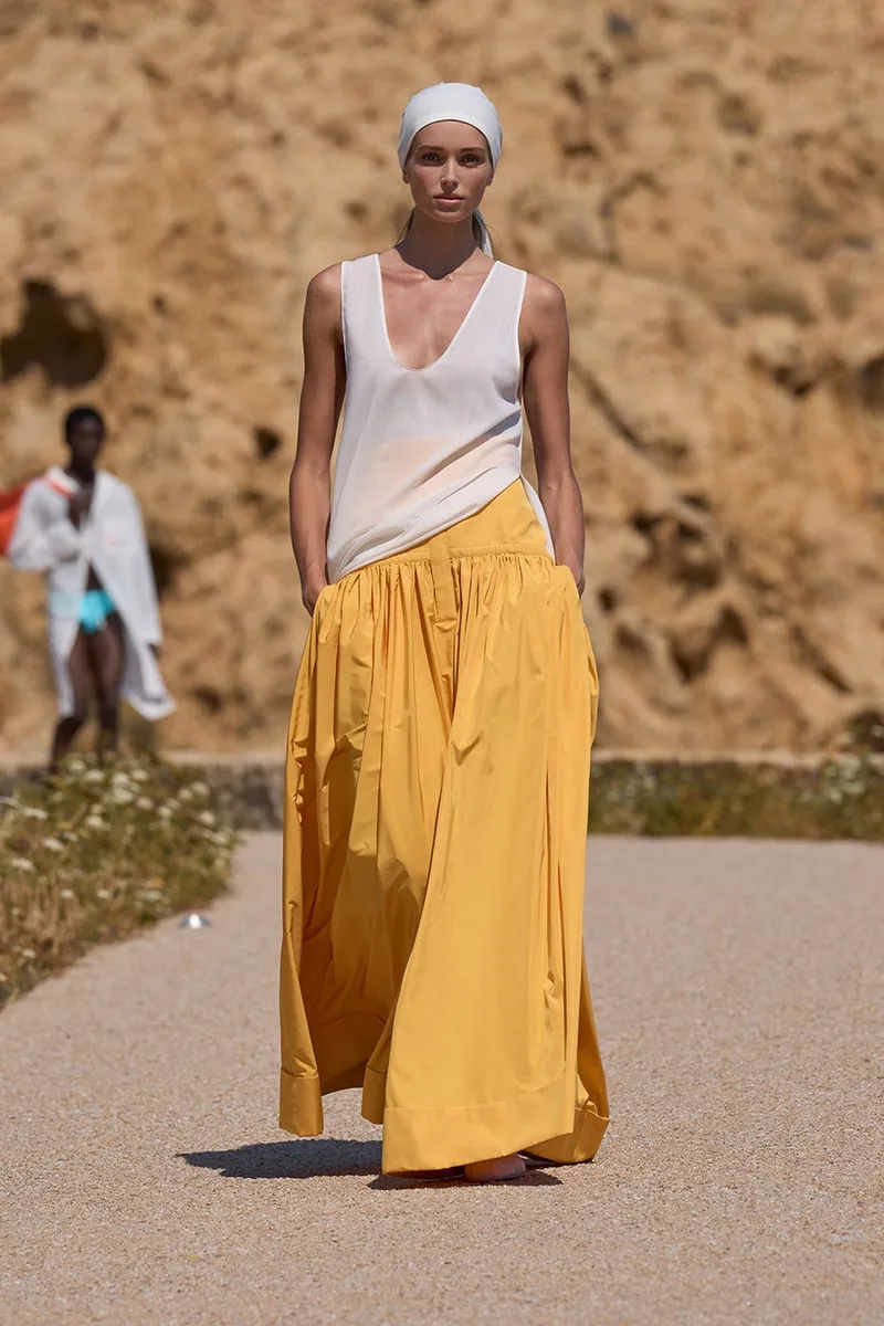 jacquemus-une-collection-enchanteresse-a-la-corse/carousel-1.jpg