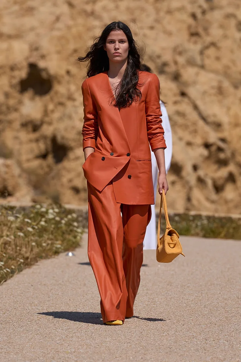 jacquemus-une-collection-enchanteresse-a-la-corse/carousel-11.jpg