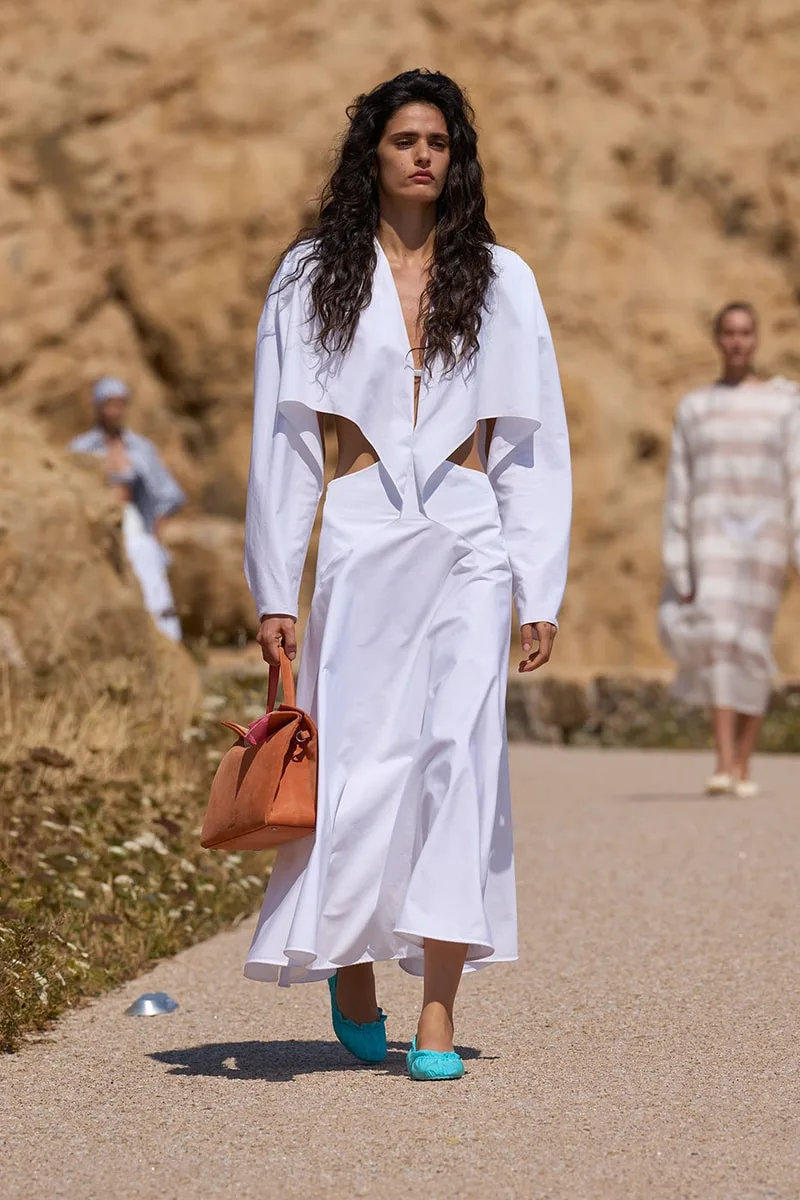 jacquemus-une-collection-enchanteresse-a-la-corse/carousel-12.jpg