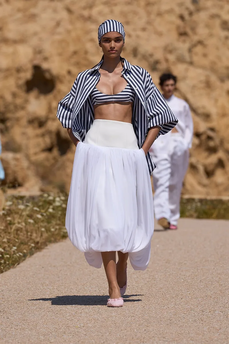 jacquemus-une-collection-enchanteresse-a-la-corse/carousel-14.jpg