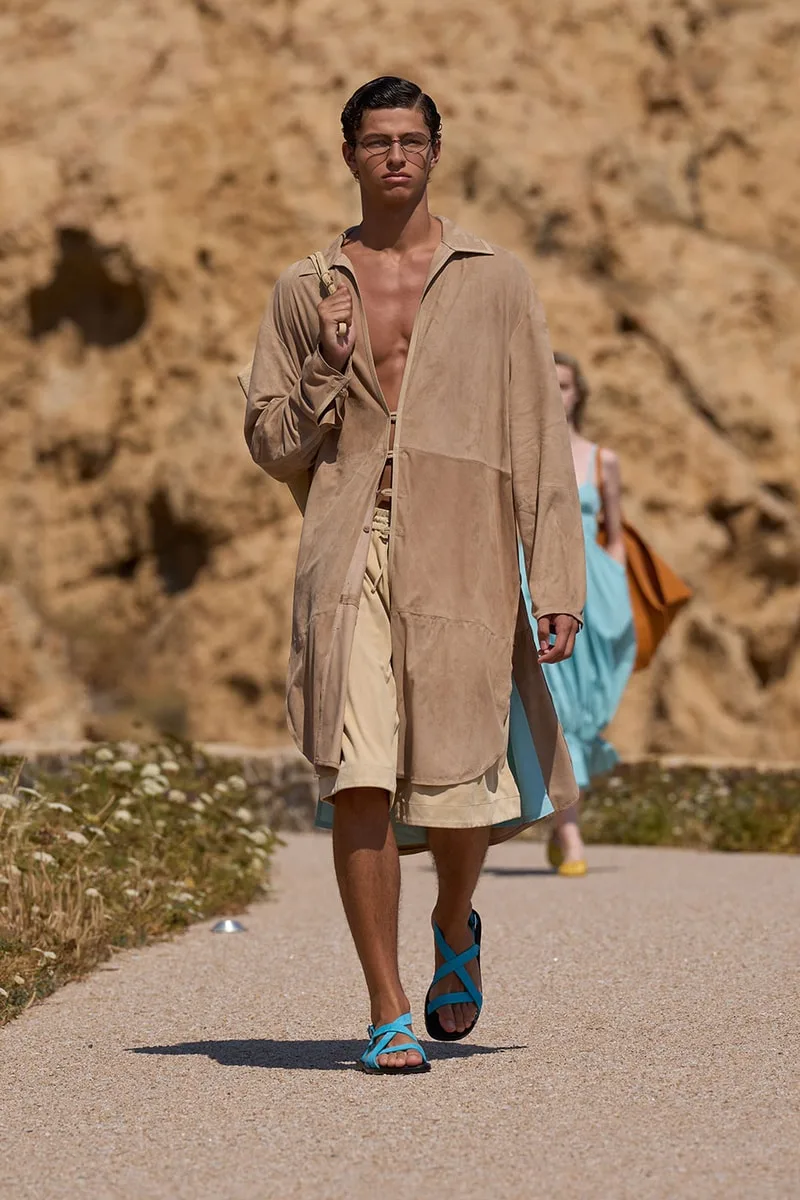 jacquemus-une-collection-enchanteresse-a-la-corse/carousel-4.jpg