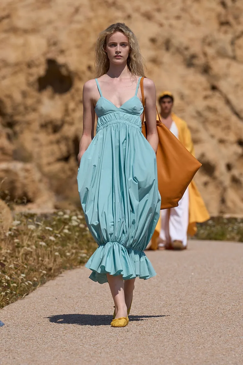 jacquemus-une-collection-enchanteresse-a-la-corse/carousel-5.jpg