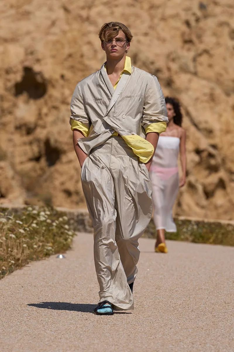jacquemus-une-collection-enchanteresse-a-la-corse/carousel-8.jpg
