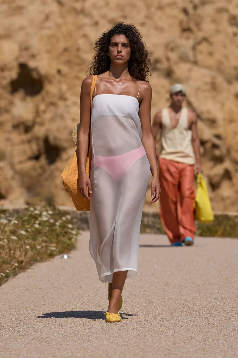 jacquemus-une-collection-enchanteresse-a-la-corse/carousel-9.jpg
