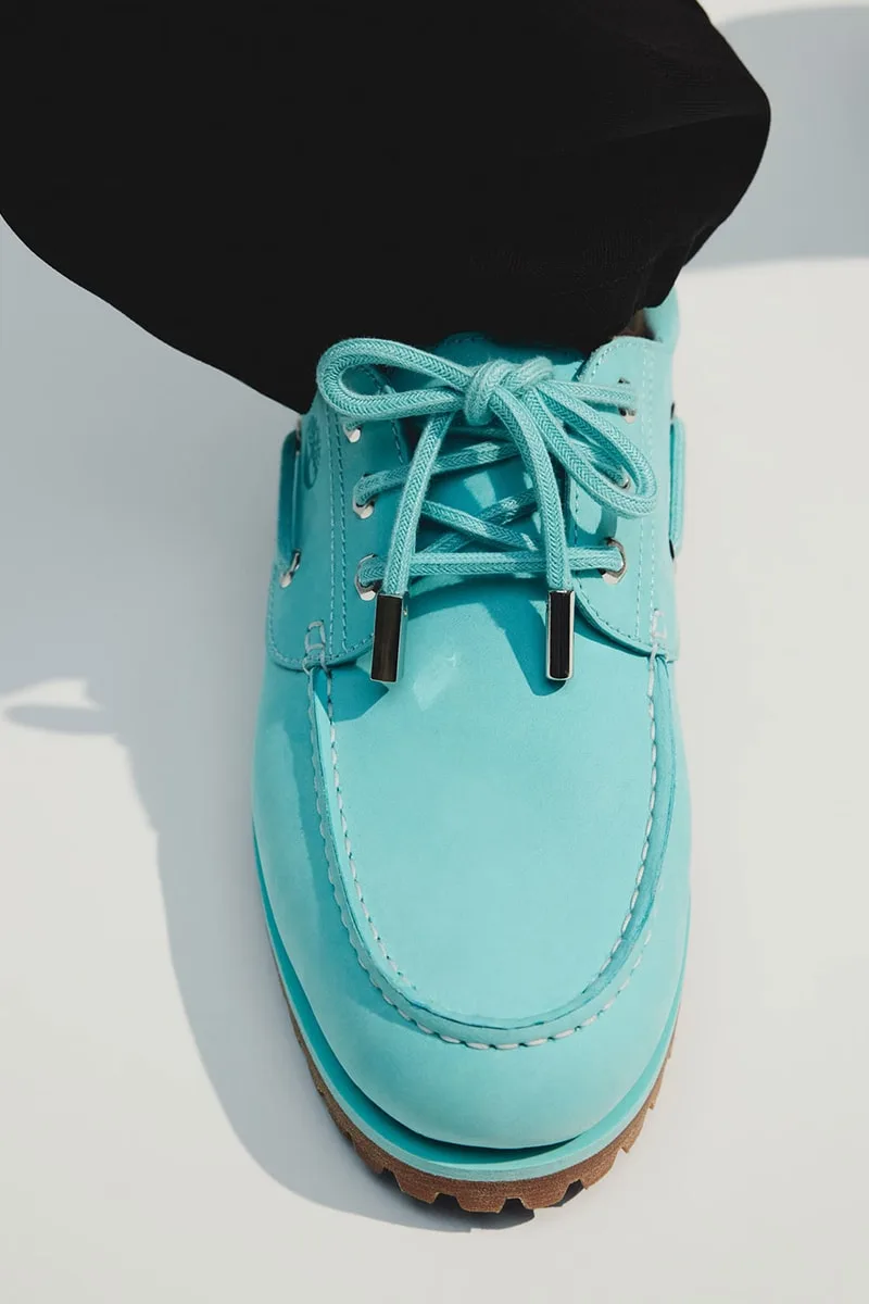jacquemus-x-timberland-hommage-au-bleu-lagon/carousel-3.jpg