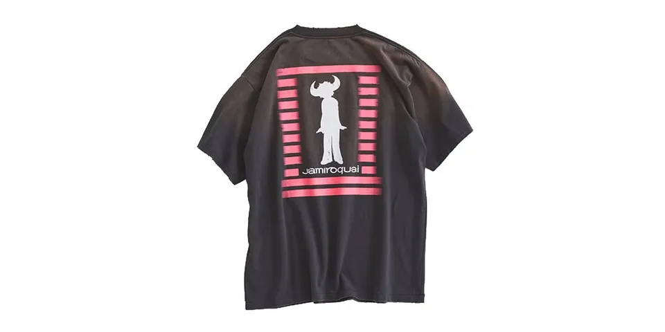 T-shirt noir avec motif silhouette et bandes rouges
